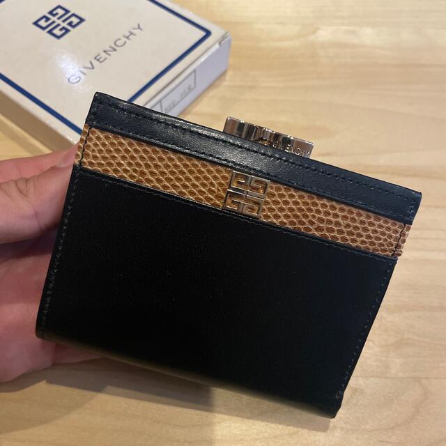 GIVENCHY 二つ折り財布　【新品】のサムネイル