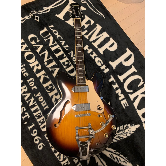 Epiphone(エピフォン)のエピフォン　カジノ　ビグスビー付き 楽器のギター(エレキギター)の商品写真