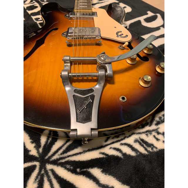 Epiphone(エピフォン)のエピフォン　カジノ　ビグスビー付き 楽器のギター(エレキギター)の商品写真