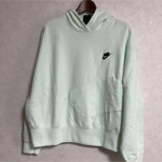 ナイキ(NIKE)のナイキ　パーカー　M(パーカー)