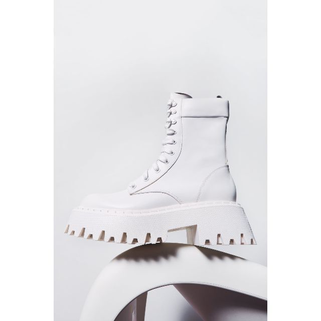 Rick Owens(リックオウエンス)の新品ZARAトラックソール厚底コンバットＺＩＰレザーブーツ４0 メンズの靴/シューズ(ブーツ)の商品写真