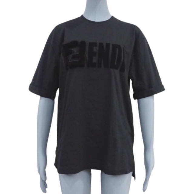 FENDI(フェンディ)のフェンディトップス ファーロゴ Tシャツ ブラック黒 40802009468 メンズのトップス(Tシャツ/カットソー(半袖/袖なし))の商品写真