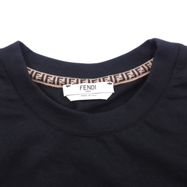 FENDI(フェンディ)のフェンディトップス ファーロゴ Tシャツ ブラック黒 40802009468 メンズのトップス(Tシャツ/カットソー(半袖/袖なし))の商品写真