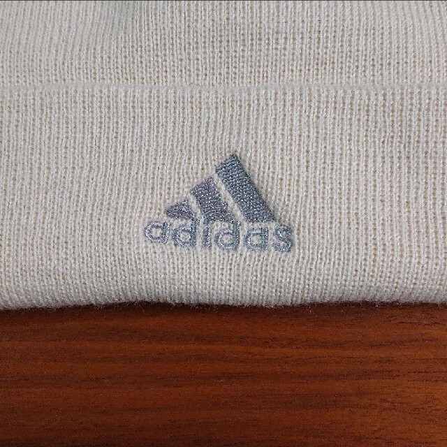 adidas(アディダス)の【健太郎様 専用】adidas(アディダス)ニット帽 レディースの帽子(ニット帽/ビーニー)の商品写真