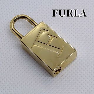 Furla - フルラ FURLA 南京錠モチーフ キーホルダー チャーム ゴールド