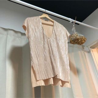 ザラ(ZARA)の【ZARA】光沢トップス(カットソー(半袖/袖なし))