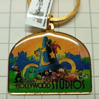 ディズニー(Disney)のディズニーキーホルダー　HOLLYWOOD STUDIOS　【新品・未使用】(キーホルダー)