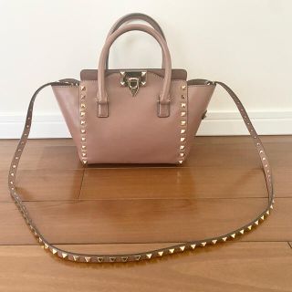 ヴァレンティノ(VALENTINO)のVALENTINO ヴァレンティノ  ロックスタッズ スモールトートバッグ(ハンドバッグ)