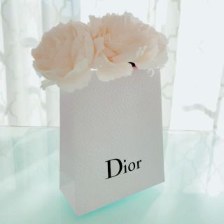 ディオール(Dior)の春のフラワーアレンジ♡ミネットローズ(クリーム)+ ディオール ミニショッパー♪(その他)