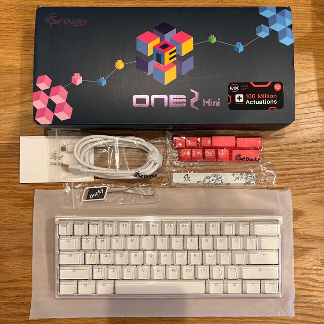 Ducky one 2 mini pure white 静音赤軸(ピンク軸) スマホ/家電/カメラのPC/タブレット(PC周辺機器)の商品写真