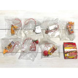 バンダイ(BANDAI)のハウス食品 ミニチュア ストラップ 全7種 食品サンプル　バンダイ　廃盤品(ストラップ/イヤホンジャック)