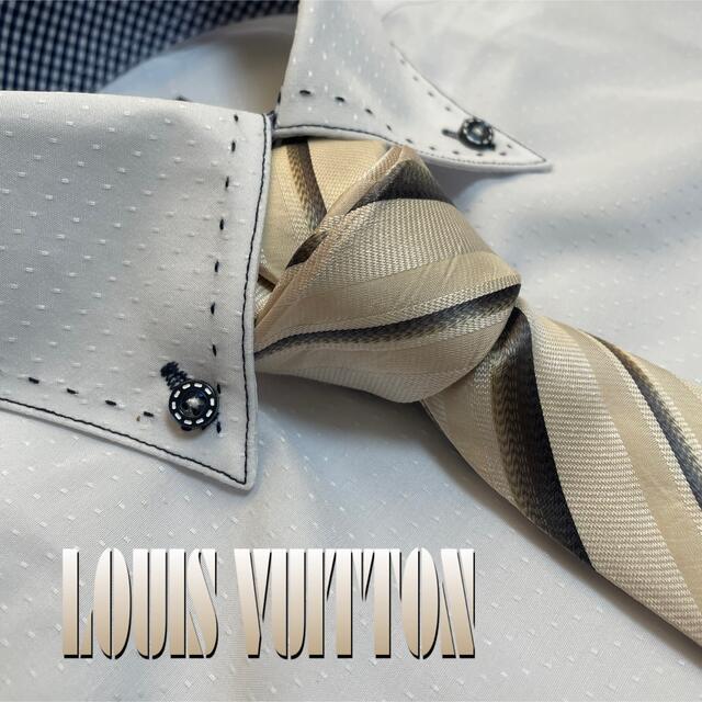 LOUIS VUITTON(ルイヴィトン)のルイ・ヴィトン ネクタイ【美品・訳アリ】ストライプ柄　LVロゴ　光沢　厚手 メンズのファッション小物(ネクタイ)の商品写真