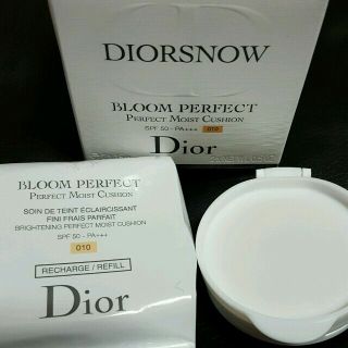 クリスチャンディオール(Christian Dior)のディオール　スノーブルーム　パーフェクトクッション(ファンデーション)