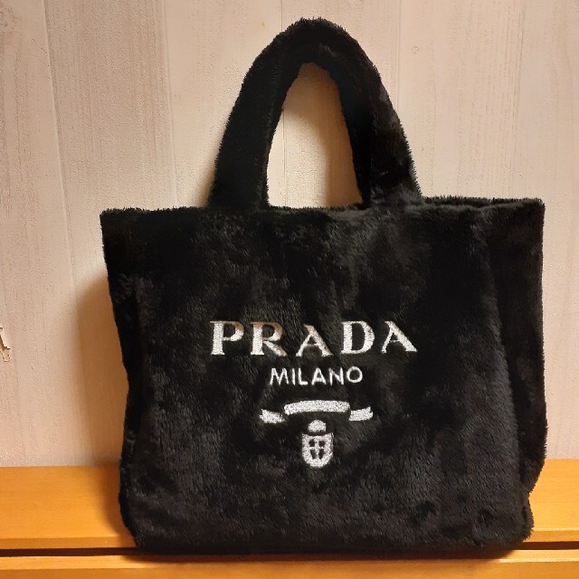 PRADA  海外ノベルティバッグ