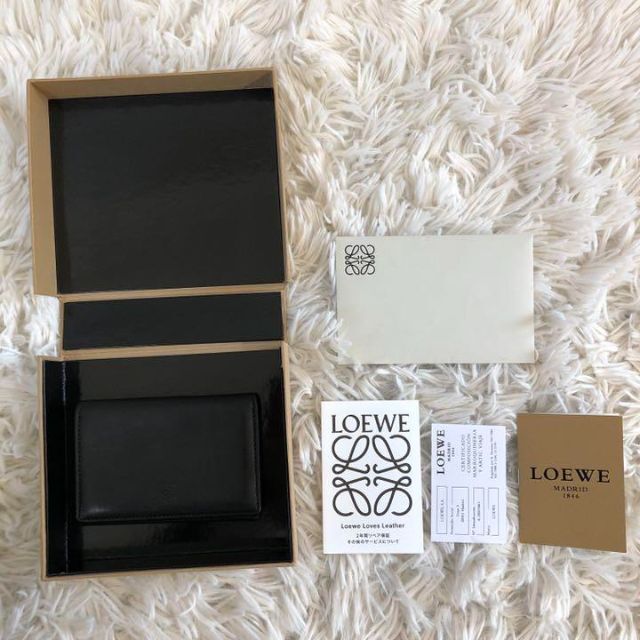 LOEWE(ロエベ)の【美品】LOEWE　カードケース　名刺入れ　アナグラム　ナッパレザー　ブラック レディースのファッション小物(名刺入れ/定期入れ)の商品写真