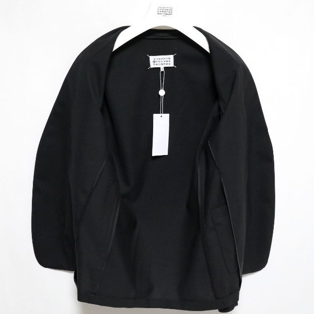 Maison Martin Margiela(マルタンマルジェラ)の52 新品 メゾンマルジェラ カラーレス ウール ジャケット 黒 ノーカラー メンズのジャケット/アウター(ノーカラージャケット)の商品写真