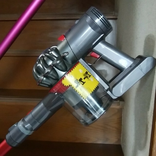 Dyson(ダイソン)のdyson v7 slim ｢χ(改)｣ SV11SLM ミニモーター付属 スマホ/家電/カメラの生活家電(掃除機)の商品写真