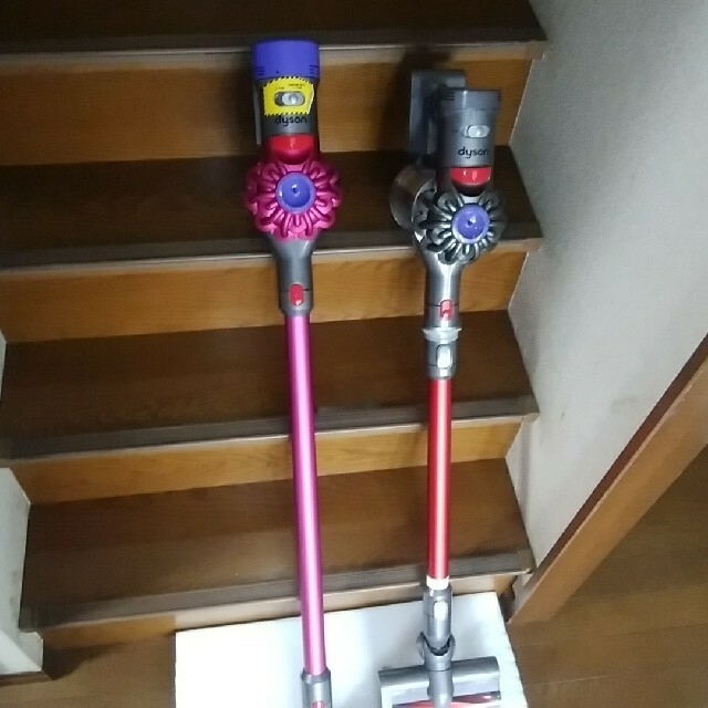 Dyson(ダイソン)のdyson v7 slim ｢χ(改)｣ SV11SLM ミニモーター付属 スマホ/家電/カメラの生活家電(掃除機)の商品写真