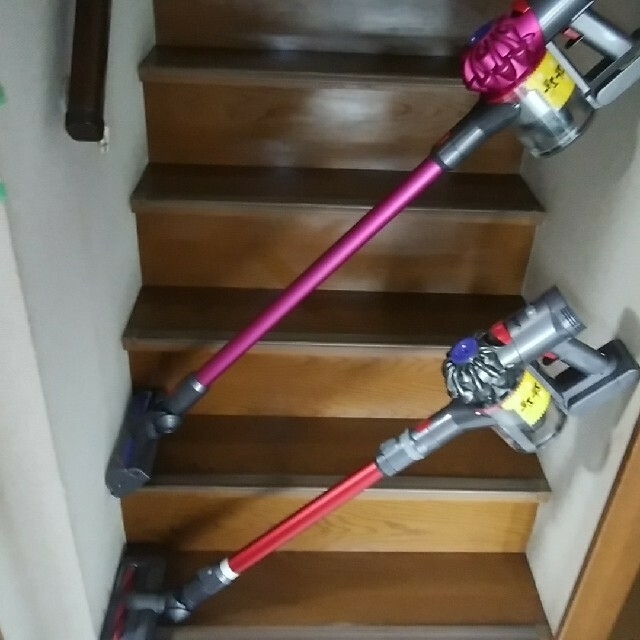 Dyson(ダイソン)のdyson v7 slim ｢χ(改)｣ SV11SLM ミニモーター付属 スマホ/家電/カメラの生活家電(掃除機)の商品写真