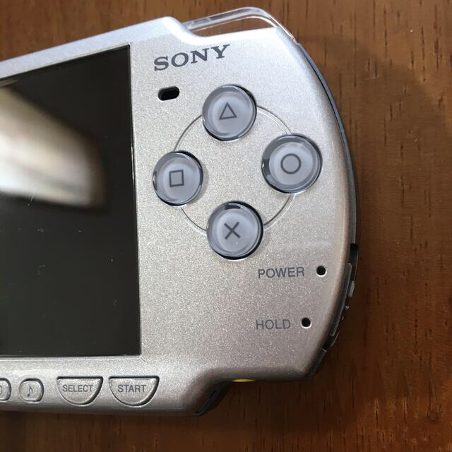 PlayStation Portable(プレイステーションポータブル)のPSP2000 本体　ジャンク エンタメ/ホビーのゲームソフト/ゲーム機本体(携帯用ゲーム機本体)の商品写真