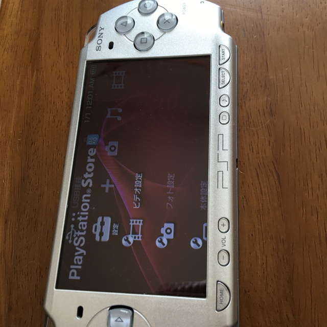 PlayStation Portable(プレイステーションポータブル)のPSP2000 本体　ジャンク エンタメ/ホビーのゲームソフト/ゲーム機本体(携帯用ゲーム機本体)の商品写真