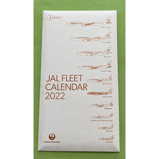 JAL(日本航空)(ジャル(ニホンコウクウ))の【新品・未使用】JAL卓上カレンダー2022 インテリア/住まい/日用品の文房具(カレンダー/スケジュール)の商品写真