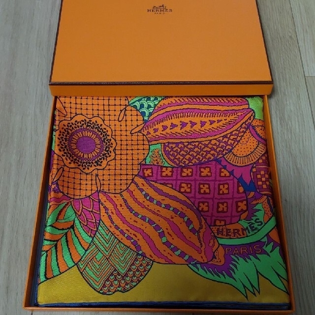 Hermes(エルメス)の★希少★HERMES♡エルメス スカーフ インドの花 カレ90 マルチカラー レディースのファッション小物(バンダナ/スカーフ)の商品写真