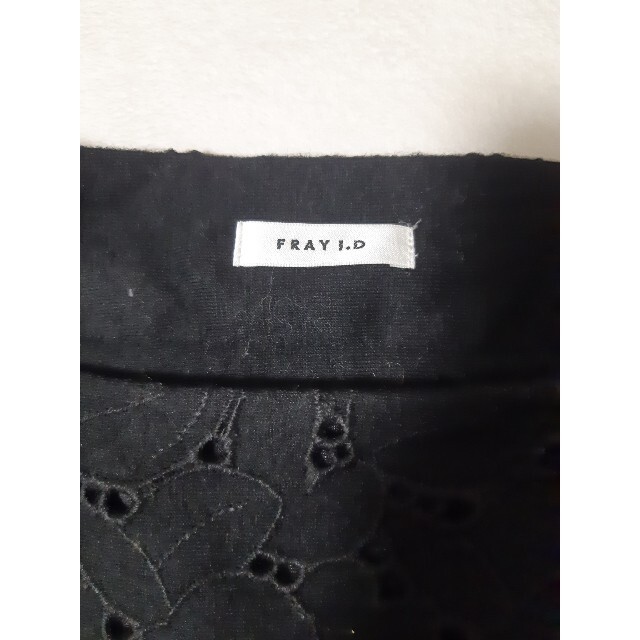 FRAY I.D(フレイアイディー)の[美品 ほぼ未使用]フレイアイディー　ブラック　ハイウエスト花柄膝丈スカート レディースのスカート(ひざ丈スカート)の商品写真