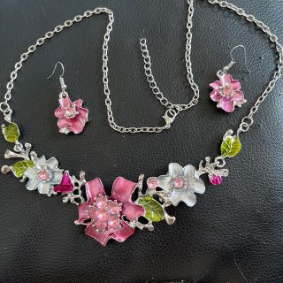 お花のネックレス&ピアス(ネックレス)