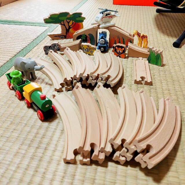 BRIO(ブリオ)の【4/20迄】BRIO サファリセット ＋ トーマス キッズ/ベビー/マタニティのおもちゃ(電車のおもちゃ/車)の商品写真