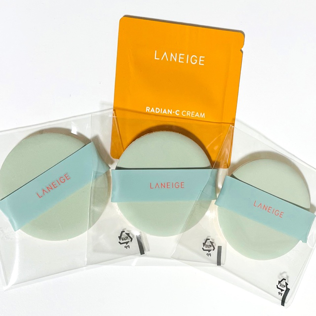 LANEIGE(ラネージュ)のLANEIGE ラネージュ 新品クッションファンデパフ3個セット＋オマケ コスメ/美容のメイク道具/ケアグッズ(パフ・スポンジ)の商品写真