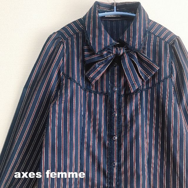 axes femme(アクシーズファム)の【axes femme】アクシーズファム レース切替 ビジュー リボン シャツ レディースのトップス(シャツ/ブラウス(長袖/七分))の商品写真