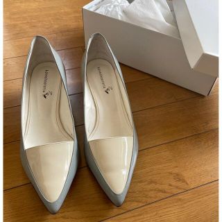 ラブシュートリア(LOVESHOETORIA)のLoveshoetoria 2トーンカラーの靴(ハイヒール/パンプス)