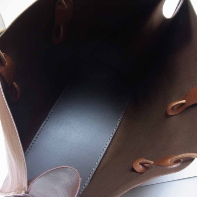 HERZ(ヘルツ)のHERZ ヘルツ トートバッグ T-5 革紙袋 スターレ ソフトレザー チョコ メンズのバッグ(トートバッグ)の商品写真