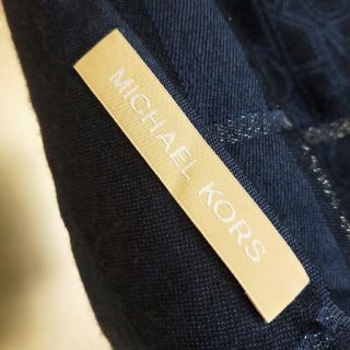 マイケルコース(Michael Kors)のMICHAEL KORS　濃紺プリントストール(ストール/パシュミナ)