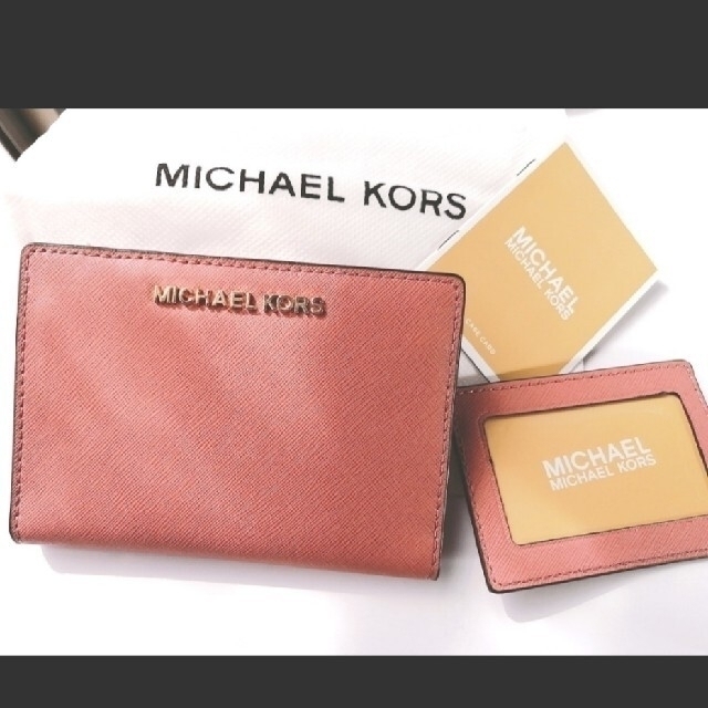 Michael Kors - マイケルコース 二つ折り財布 パスケースの通販 by ちさ's shop｜マイケルコースならラクマ