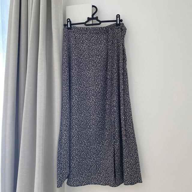 SNIDEL(スナイデル)のSNIDEL スナイデル　プリントラップスカート　BLK 正規品 レディースのスカート(ロングスカート)の商品写真