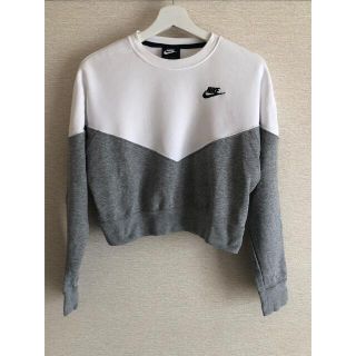 ナイキ(NIKE)の[ほぼ新品]ナイキ　ショート丈スウェット　長袖(トレーナー/スウェット)