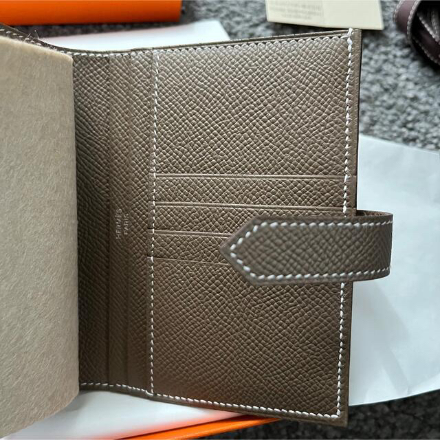 Hermes(エルメス)の新品 HERMES ベアン コンパクト 財布 エルメス エトゥープ シルバー レディースのファッション小物(財布)の商品写真