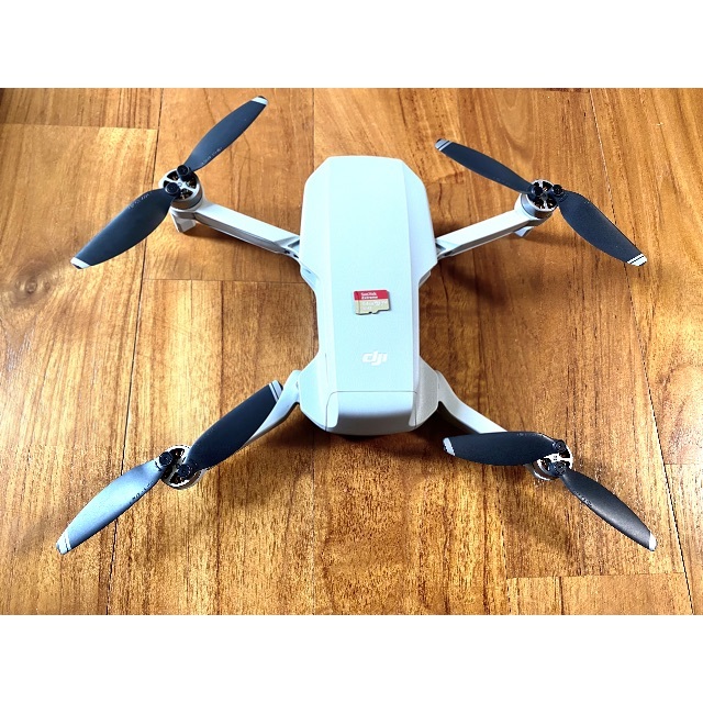 DJI MAVIC MINI Fly More Combo  中古美品 エンタメ/ホビーのおもちゃ/ぬいぐるみ(ホビーラジコン)の商品写真