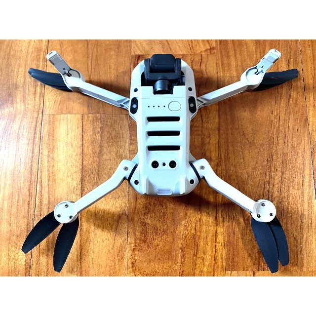 DJI MAVIC MINI Fly More Combo  中古美品 エンタメ/ホビーのおもちゃ/ぬいぐるみ(ホビーラジコン)の商品写真