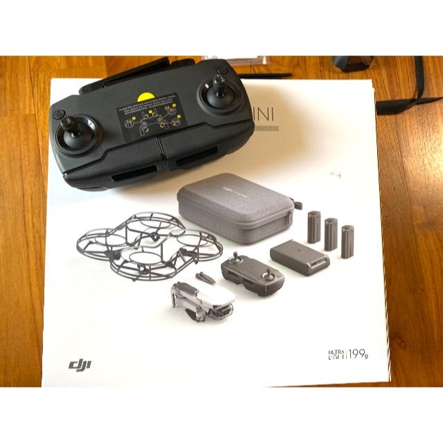 DJI MAVIC MINI Fly More Combo  中古美品 エンタメ/ホビーのおもちゃ/ぬいぐるみ(ホビーラジコン)の商品写真