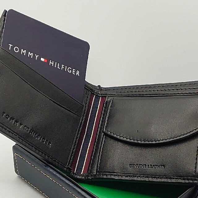 TOMMY HILFIGER(トミーヒルフィガー)の新品 　TOMMY HILFIGER 　二つ折り財布小銭入れあり　並行輸入 メンズのファッション小物(折り財布)の商品写真