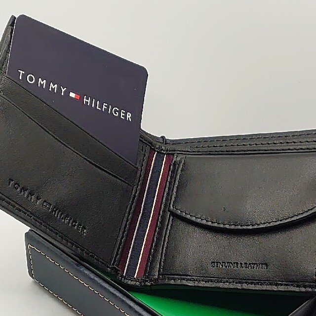 TOMMY HILFIGER(トミーヒルフィガー)の新品 　TOMMY HILFIGER 　二つ折り財布小銭入れあり　並行輸入 メンズのファッション小物(折り財布)の商品写真