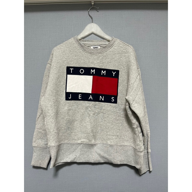 TOMMY HILFIGER(トミーヒルフィガー)のTOMMY JEANS ビッグロゴ刺繍トレーナー メンズのトップス(スウェット)の商品写真