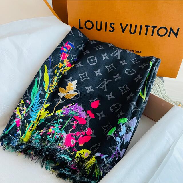 LOUIS VUITTON(ルイヴィトン)の《 新品未使用 》LOUIS VUITTON ストール 限定柄 ショッパー メンズのファッション小物(ストール)の商品写真