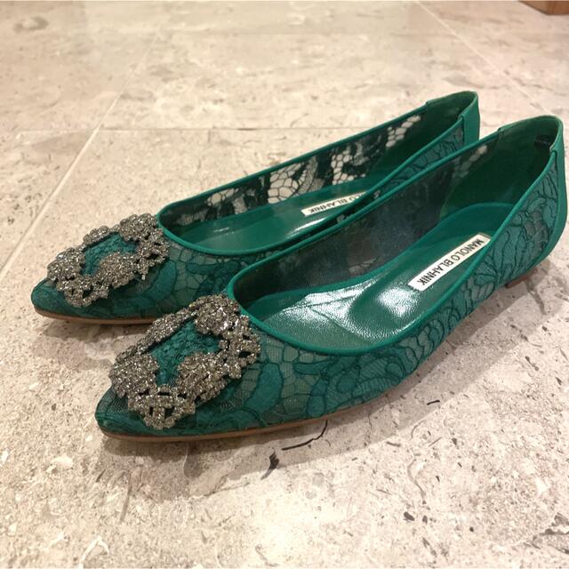 MANOLO BLAHNIK(マノロブラニク)のladybug様　マノロブラニク ハンギシ フラット　グリーン　レース　37 レディースの靴/シューズ(バレエシューズ)の商品写真