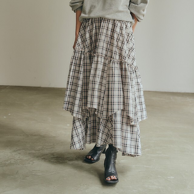 titivate(ティティベイト)のランダムヘムスリットティアードスカート レディースのスカート(ロングスカート)の商品写真