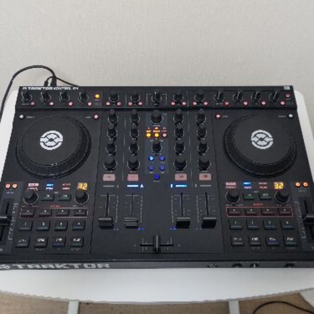 NATIVE INSTRUMENTS TRAKTOR KONTROL S4の+