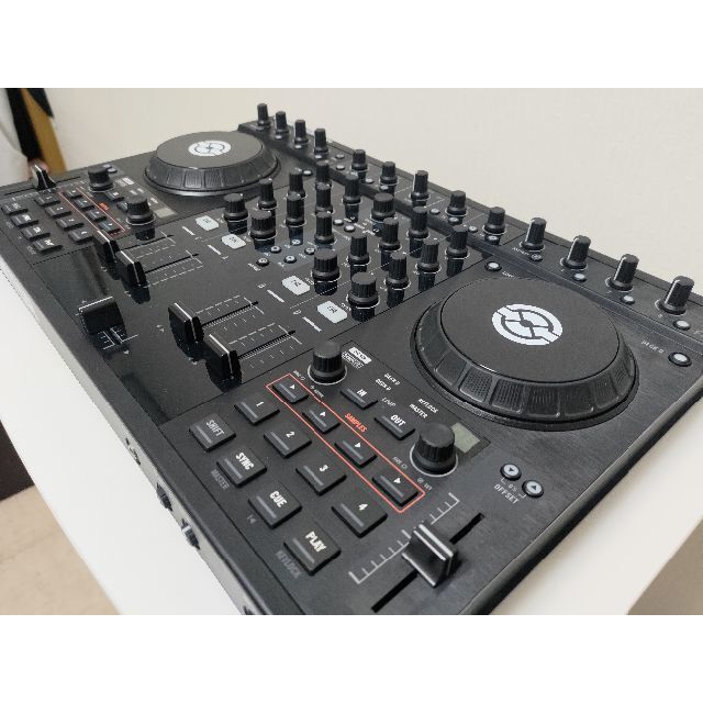 NATIVE INSTRUMENTS TRAKTOR KONTROL S4 楽器のDJ機器(DJミキサー)の商品写真